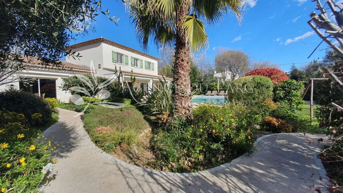 Maison à ROQUEFORT-LES-PINS