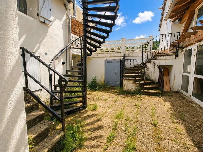 Ancien hôtel avec fort potentiel - photo 32