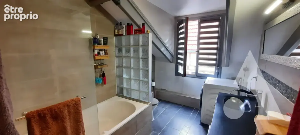 Ensemble immobilier comprenant un appartement de 118 m² avec terrasse et garage + un local commercial de 44 m² - photo 16