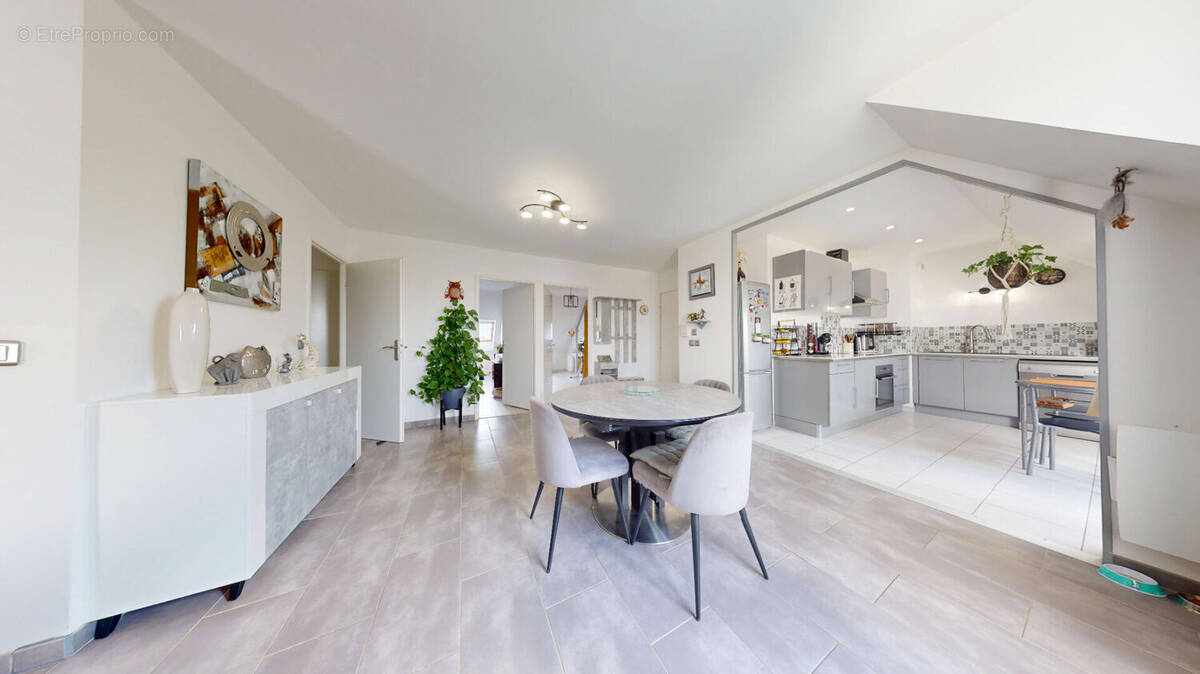 Appartement à FONTENAY-TRESIGNY
