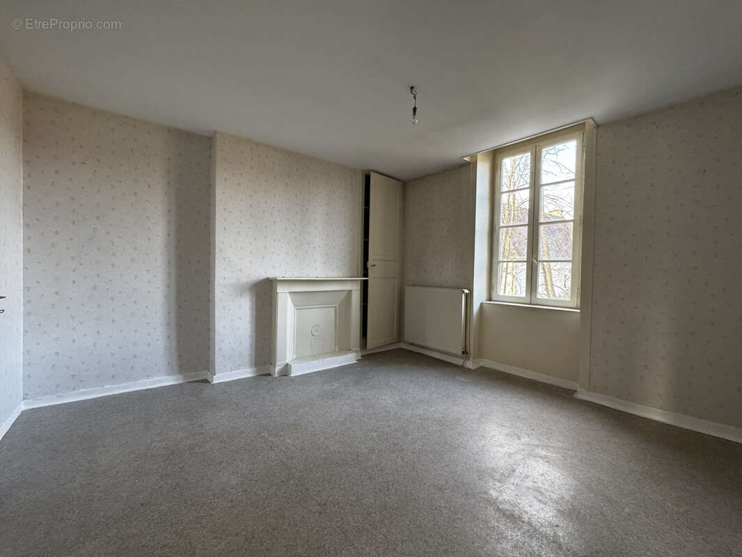 Appartement à CHAMBON-SUR-VOUEIZE