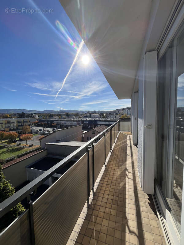 Appartement à SAINT-PRIEST-EN-JAREZ