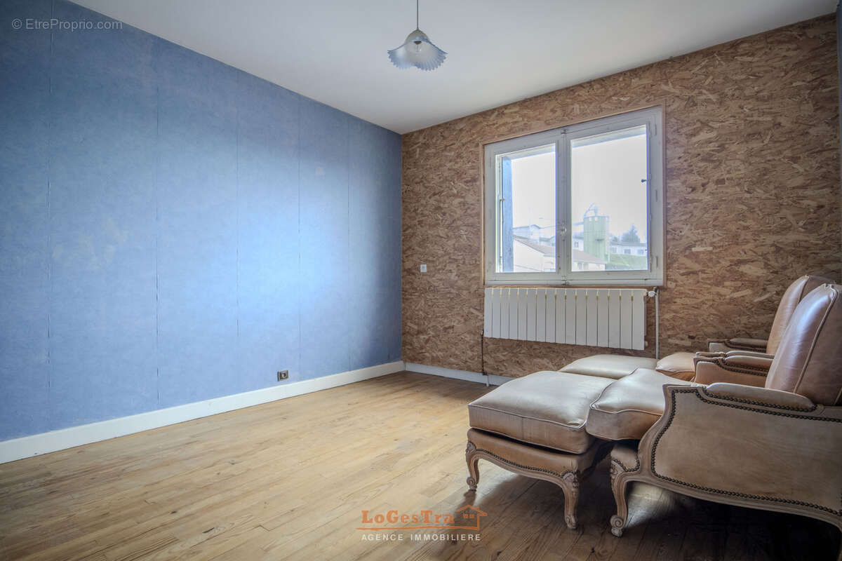 Maison à NEUFCHATEAU