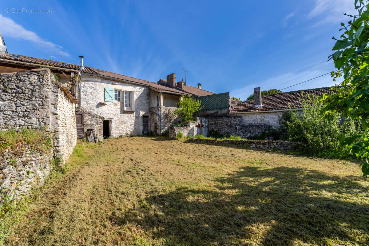 Maison de campagne avec deuxième maison à rénover - photo 11