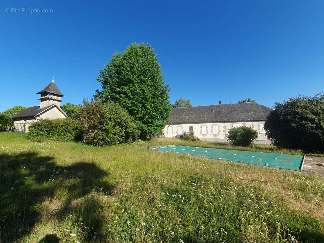 Magnifique propriété, 300 m2 , parc arboré, piscine ,tous commerces à proximité. - photo 2