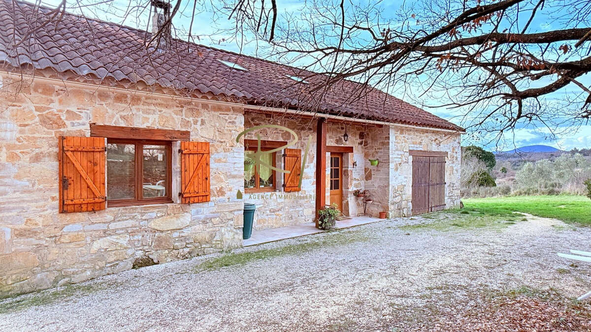 Propriété avec habitation, hangar et 2,7 ha d’un seul tenant Barjac Gard 30 - photo 3