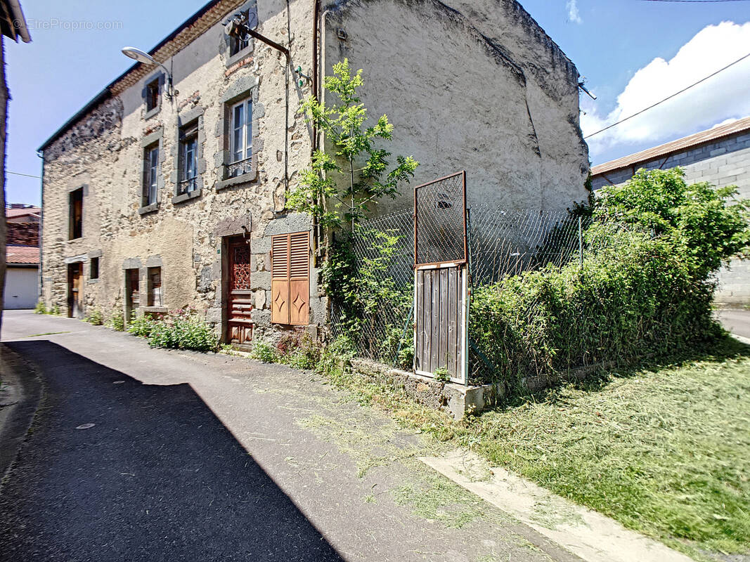 Maison à MONTAIGUT-LE-BLANC