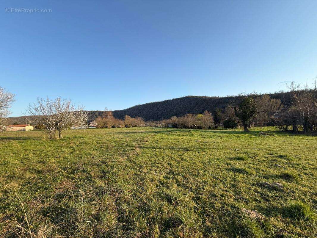 Terrain à DOUELLE