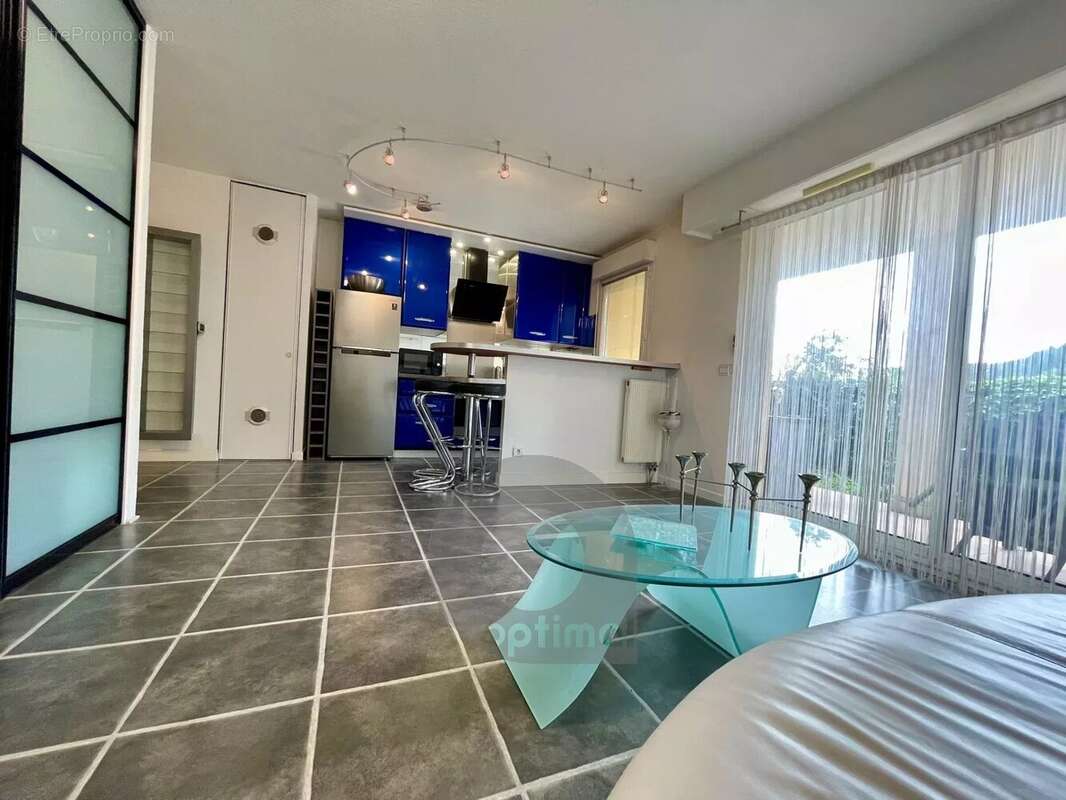 Appartement à EZE