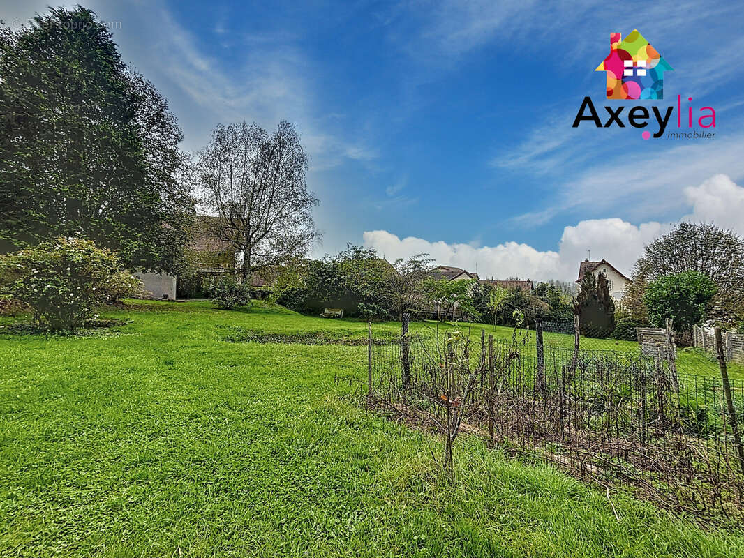 Maison à POUILLY-SOUS-CHARLIEU