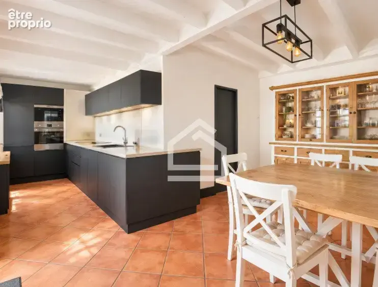 Maison de plein pied de 118m2, piscine et places de stationnement - photo 7