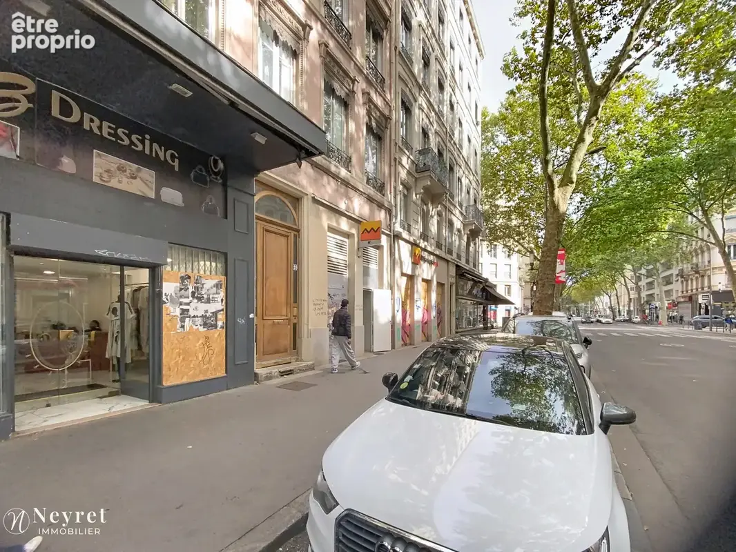 Appartement de type 3 - 85 m2 - 5ème étage - LYON 7 - Proche des quais - photo 1