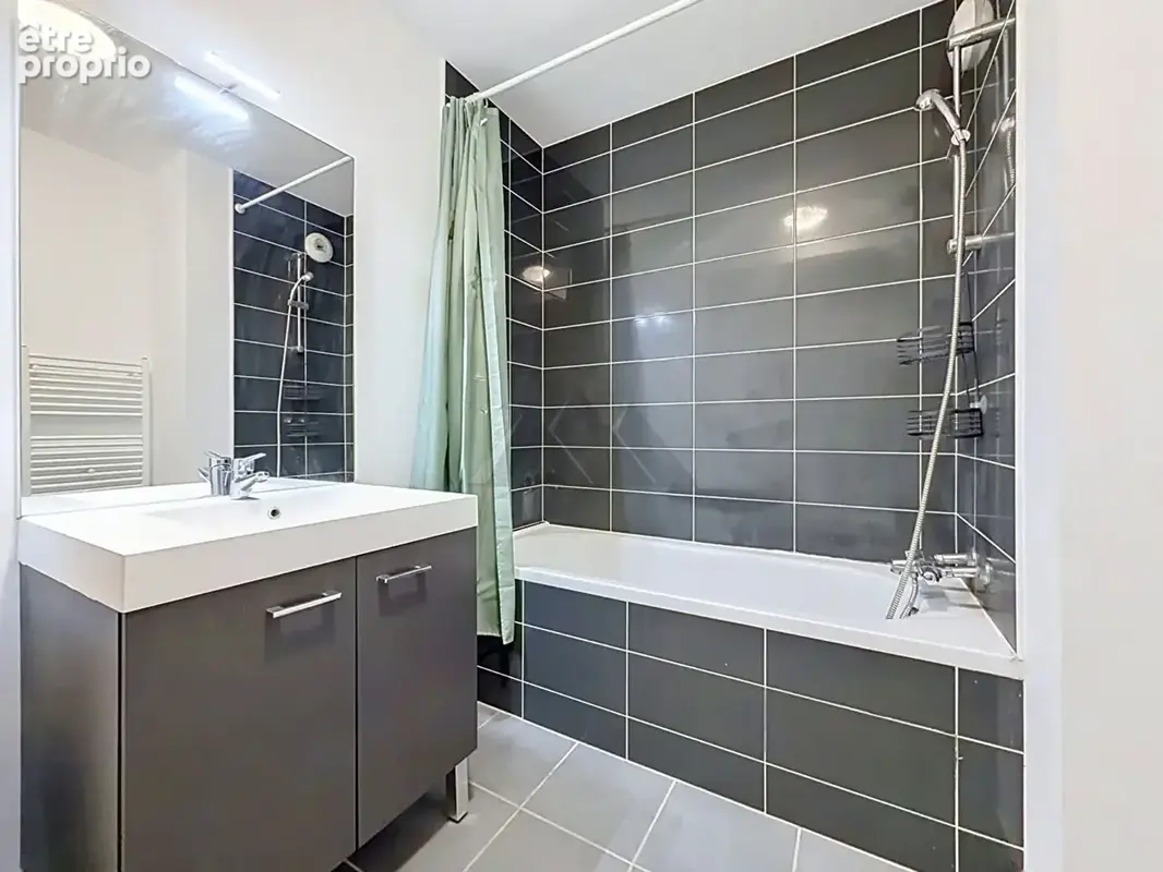 Appartement avec ascenseur, cave et place de parking a vendre a brest - capucins - photo 5