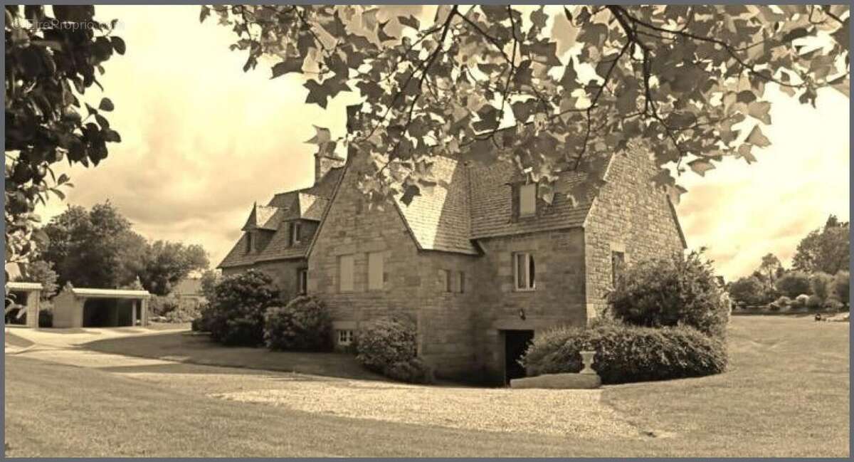 Photo 2 - Maison à LANDIVISIAU