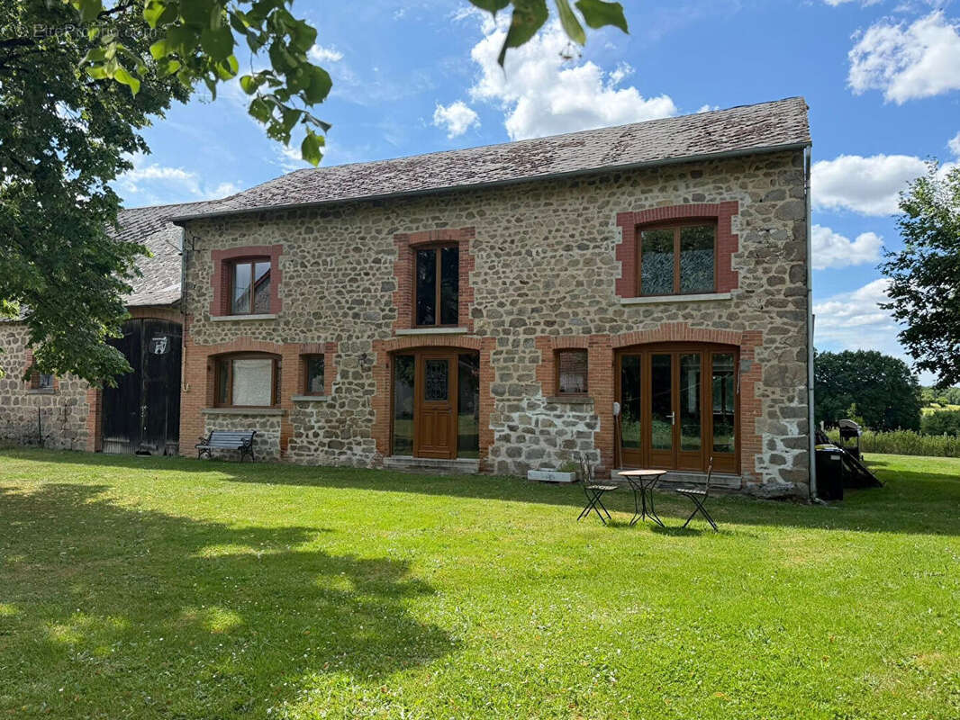 Maison à SAINT-PRIEST-LA-PLAINE