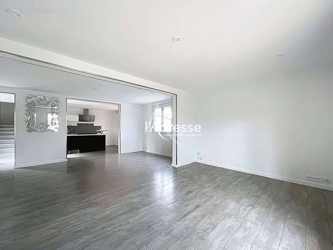 l'Adresse Immobilier - La Salvetat Saint Gilles - Maison T4  de 127 m2 sur un terrain piscinable de 1566m² avec garage - photo 5
