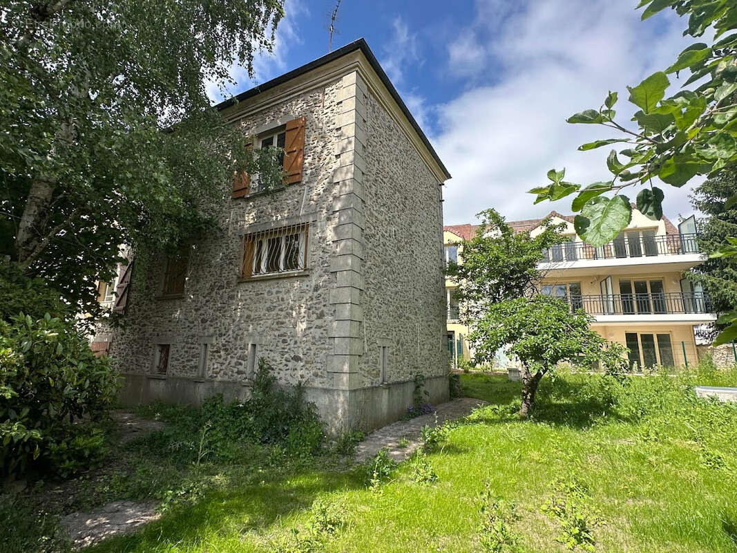 Maison à LE PERRAY-EN-YVELINES