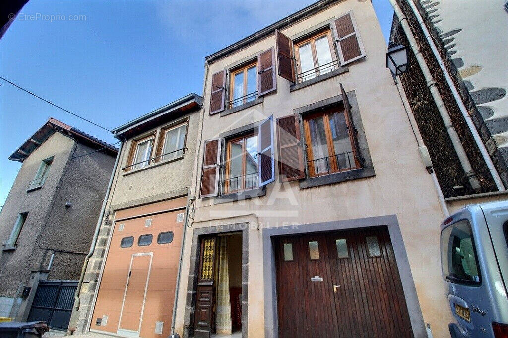 Maison à CLERMONT-FERRAND