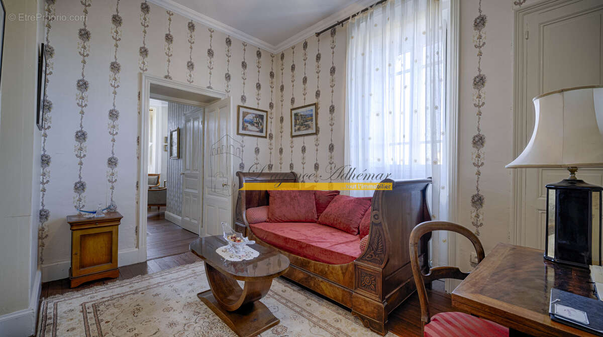Maison à MONTELIMAR