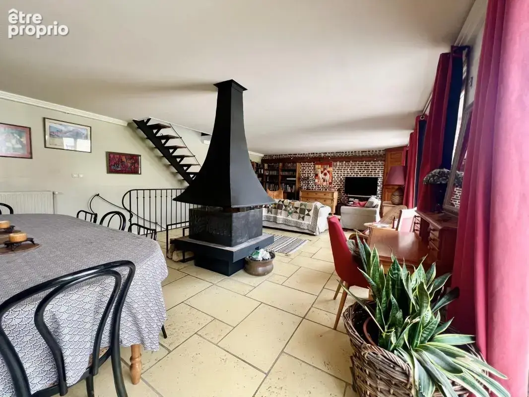 Maison 6 pièces 197 m² à vendre à Crepy-En-Valois (60800) - photo 3