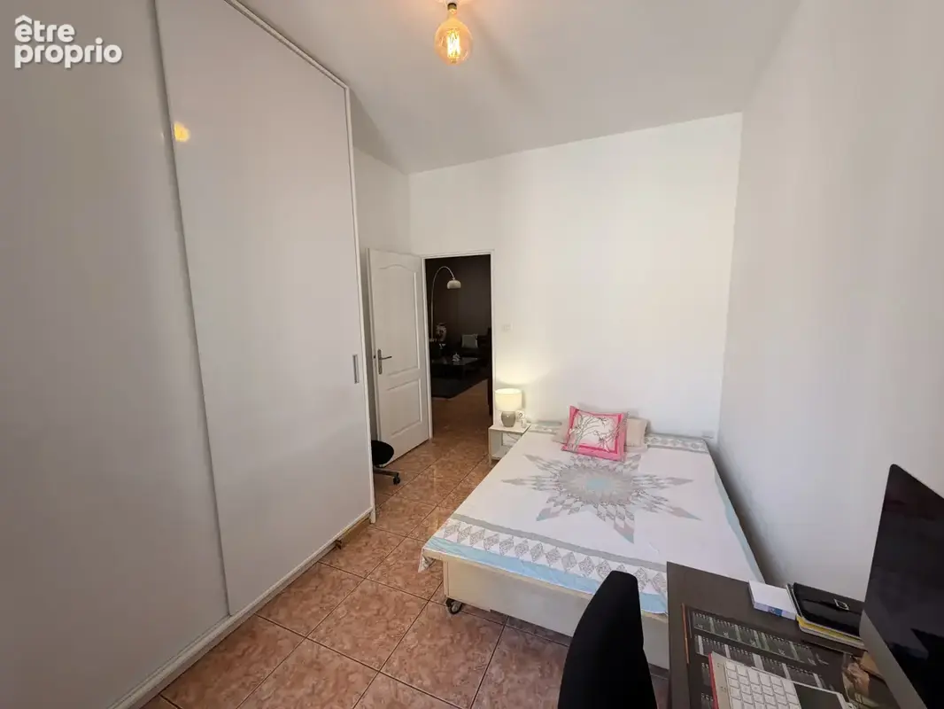 T6 avec 4 chambres, grand balcon donnant sur jardin au calme - photo 8