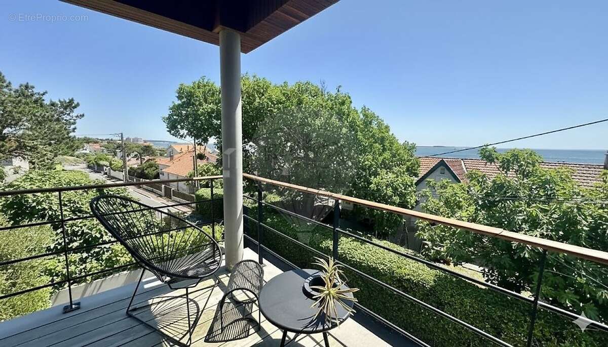 Maison à VAUX-SUR-MER