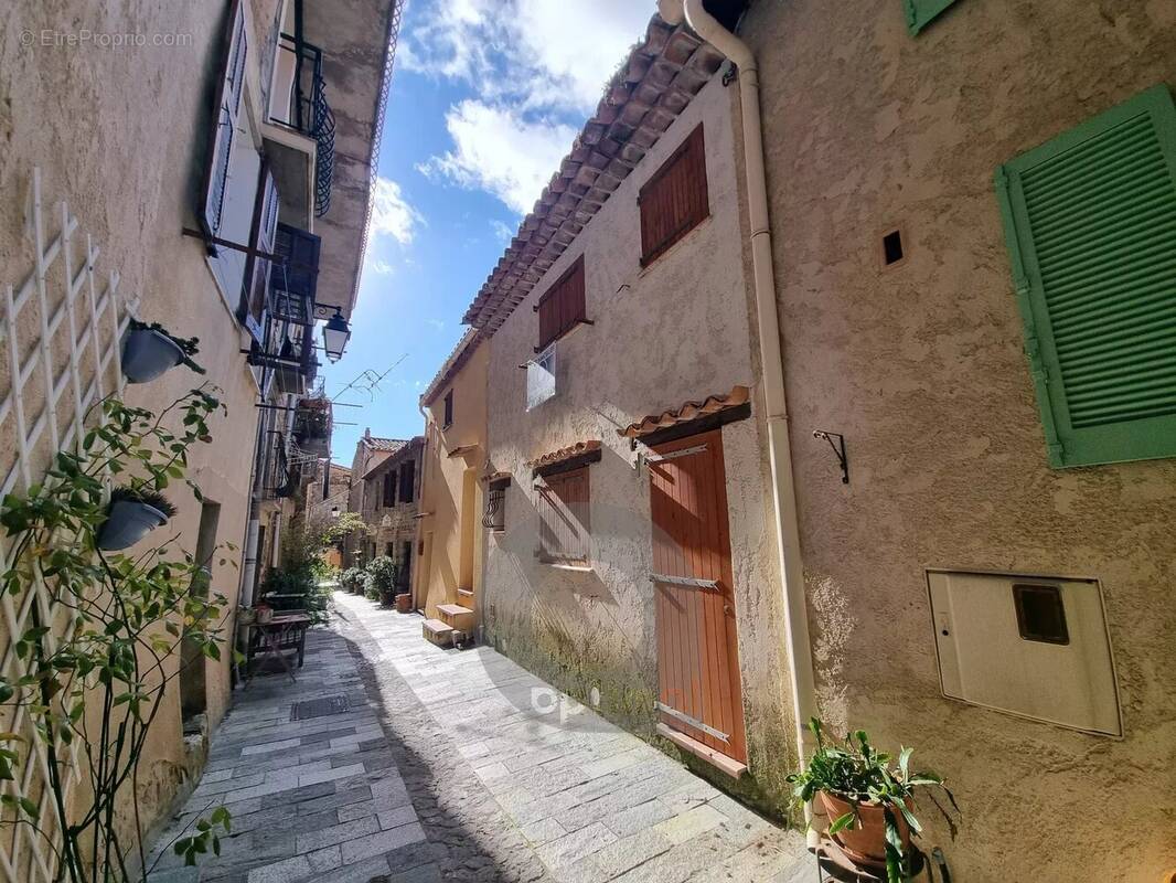 Appartement à CASTELLAR