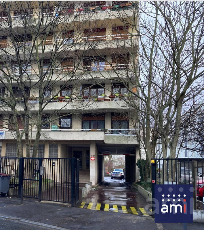 Parking à MONTREUIL