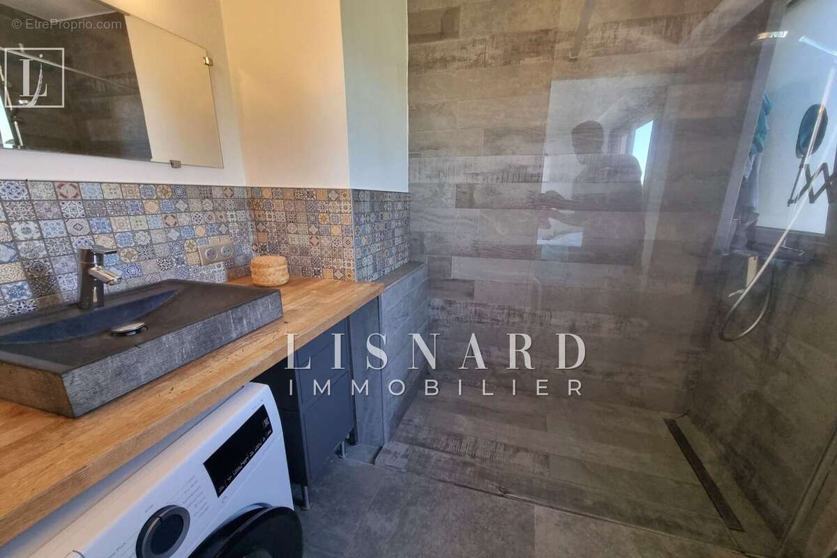 Appartement à VALLAURIS
