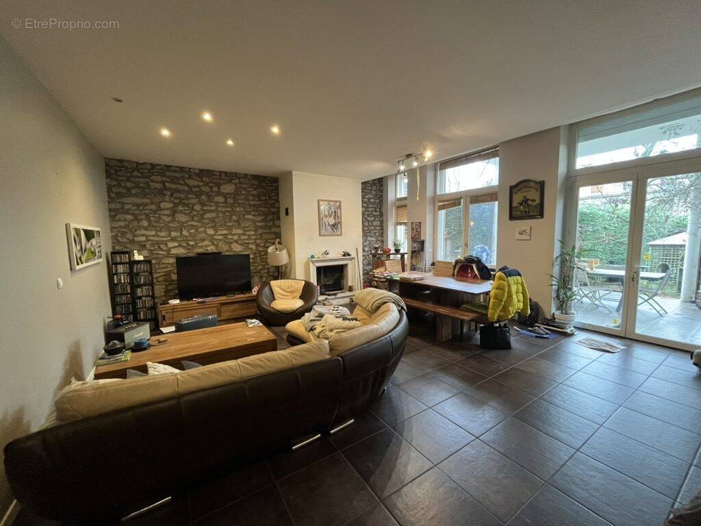 Appartement à SAINT-GENEST-LERPT