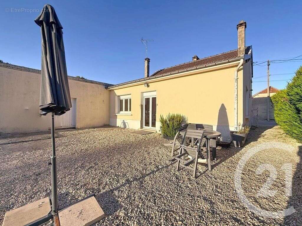 Maison à ETRELLES-SUR-AUBE