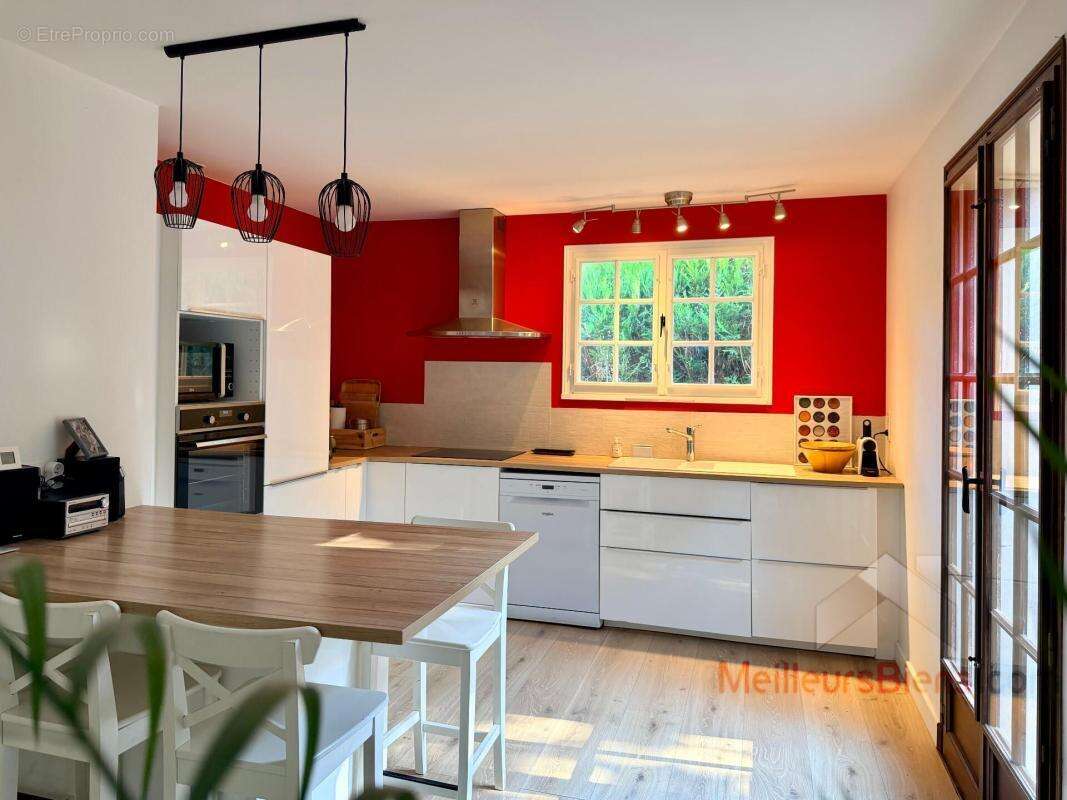 Maison familiale rénovée - 7 pièces - 5 chambres - Grand jardin - Lons-le-Saunier - photo 4
