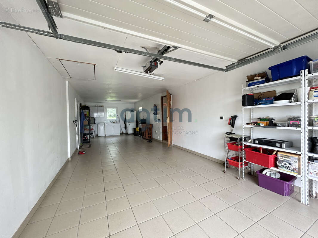 Montaigu-Vendée, quartier calme, maison 200 m2, 6 chambres, et terrain constructible! - photo 19