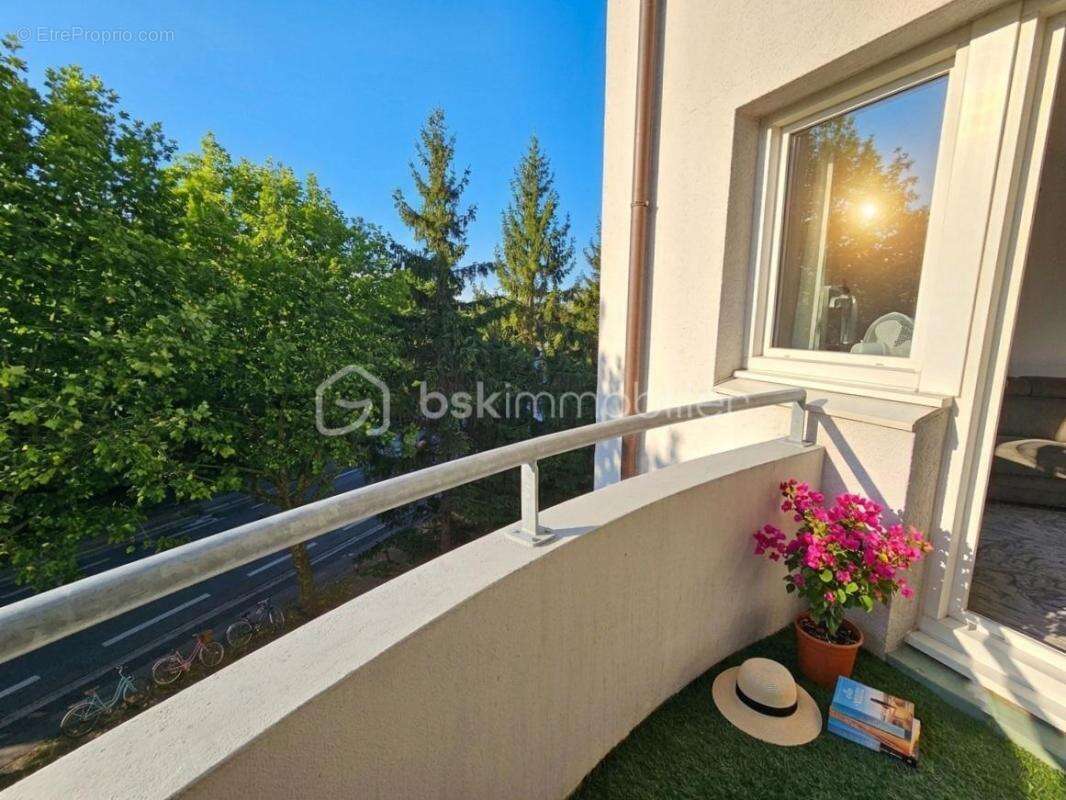 Appartement à DUGNY