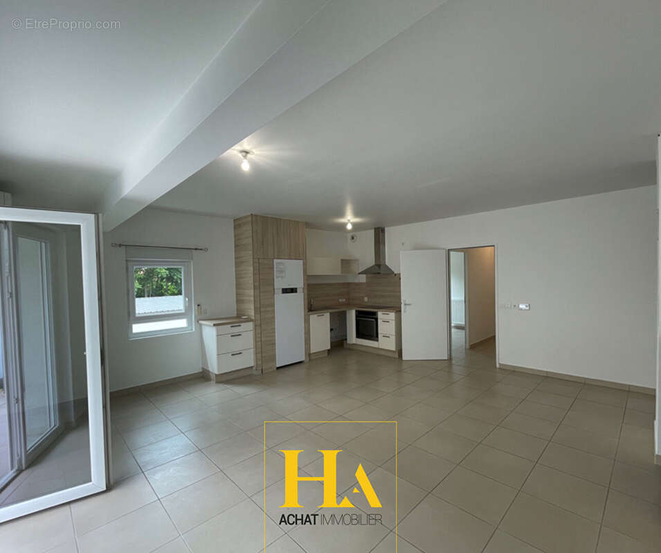 Appartement  4 pièces 71m2 environ avec terrasse et place de parking - photo 2