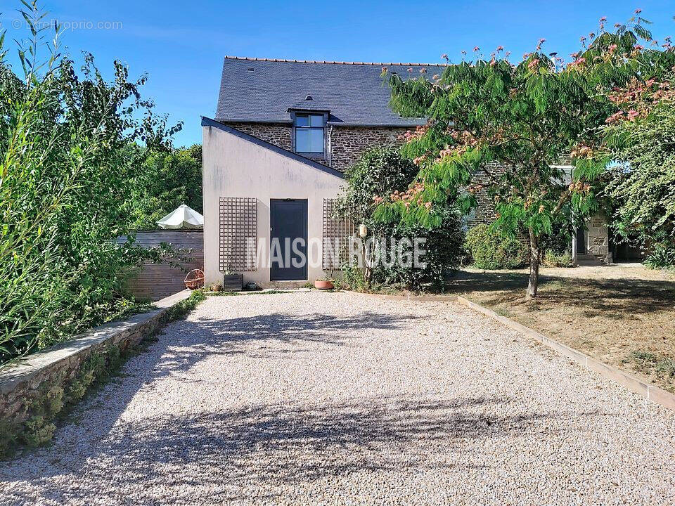 Charme, volumes et rentabilité aux portes de dinan  maison plus gîte - photo 1