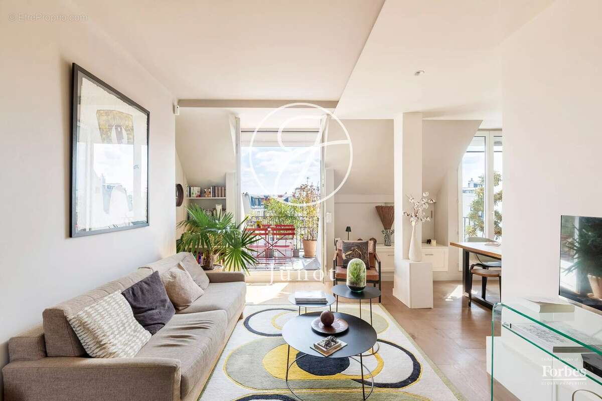 Paris 18e - MONTMARTRE / JARDINS DU SACRÉ-CŒUR -  Grand 2 pièces - 58,09m² Carrez - 60,25m² au sol - Terrasses - Vues dégagées - photo 8