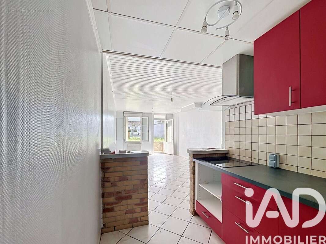 Appartement 270 m² à Guitres  - photo 2