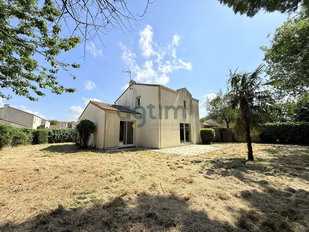 25 minutes de NANTES: MONTAIGU-VENDEE, Boufféré, centre, maison à étage, 126m2 hab, 4 chambres, garage, terrai - photo 2
