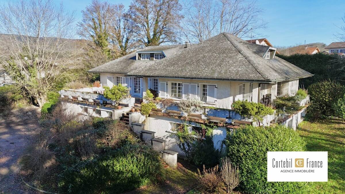 Maison à CRUSEILLES