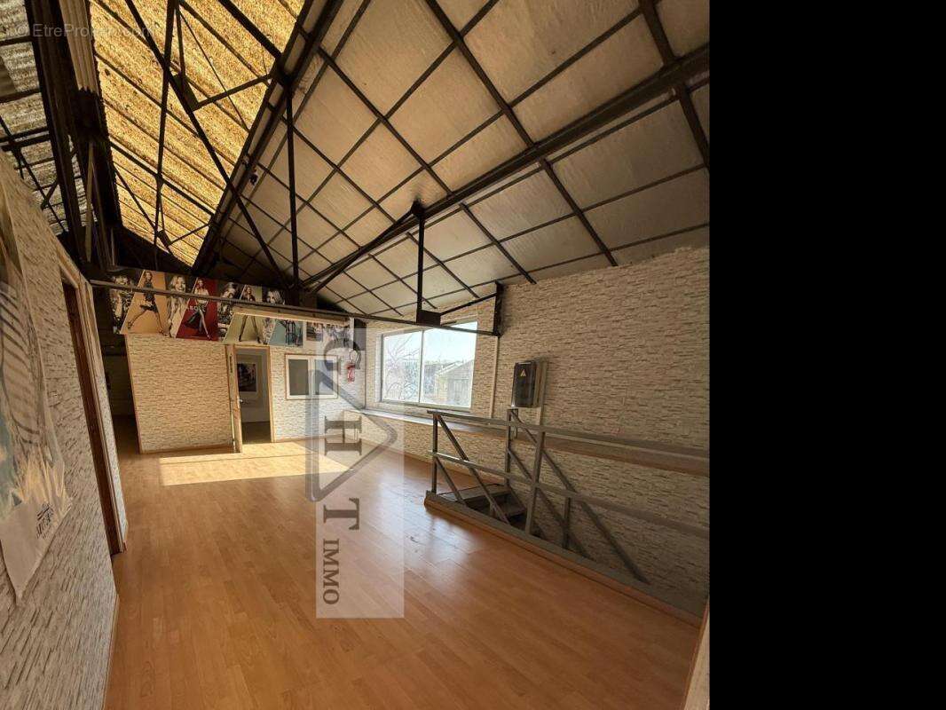 Local d'activités 900m2 à vendre Pantin - photo 7