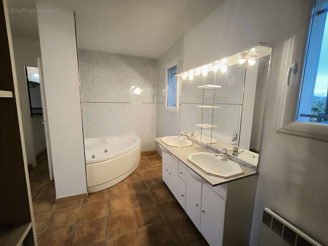 Maison à SAINT-CHRISTOL-LES-ALES