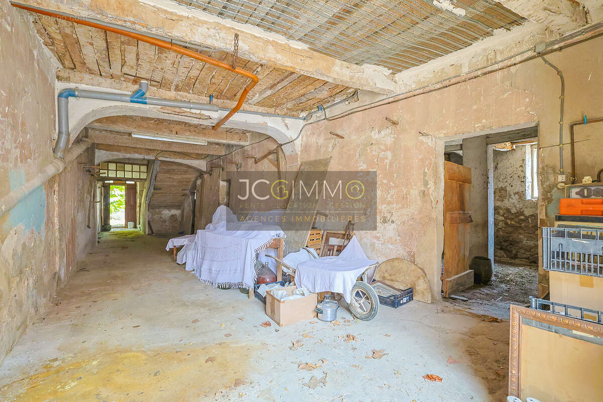 Bastide de 800m2 sur un terrain de 657m2 - photo 13