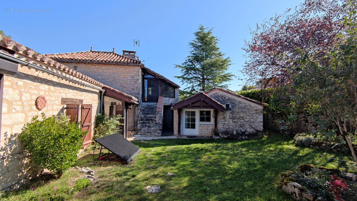 Maison à VILLESEQUE