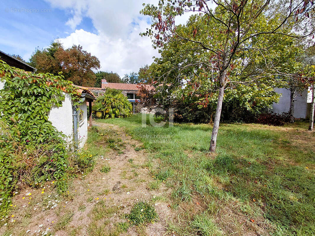 Maison à SAINTE-LUCE-SUR-LOIRE
