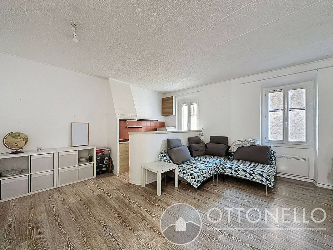 Appartement à ROQUEBRUNE-SUR-ARGENS