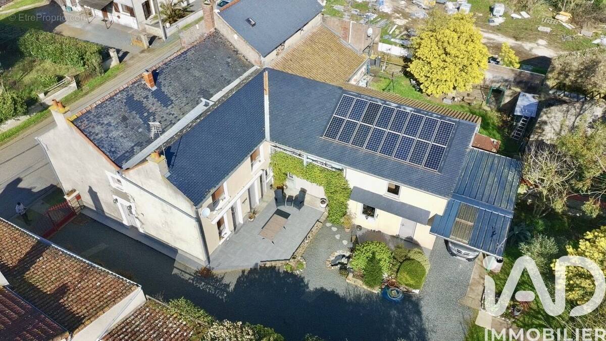 Photo 1 - Maison à CERSAY