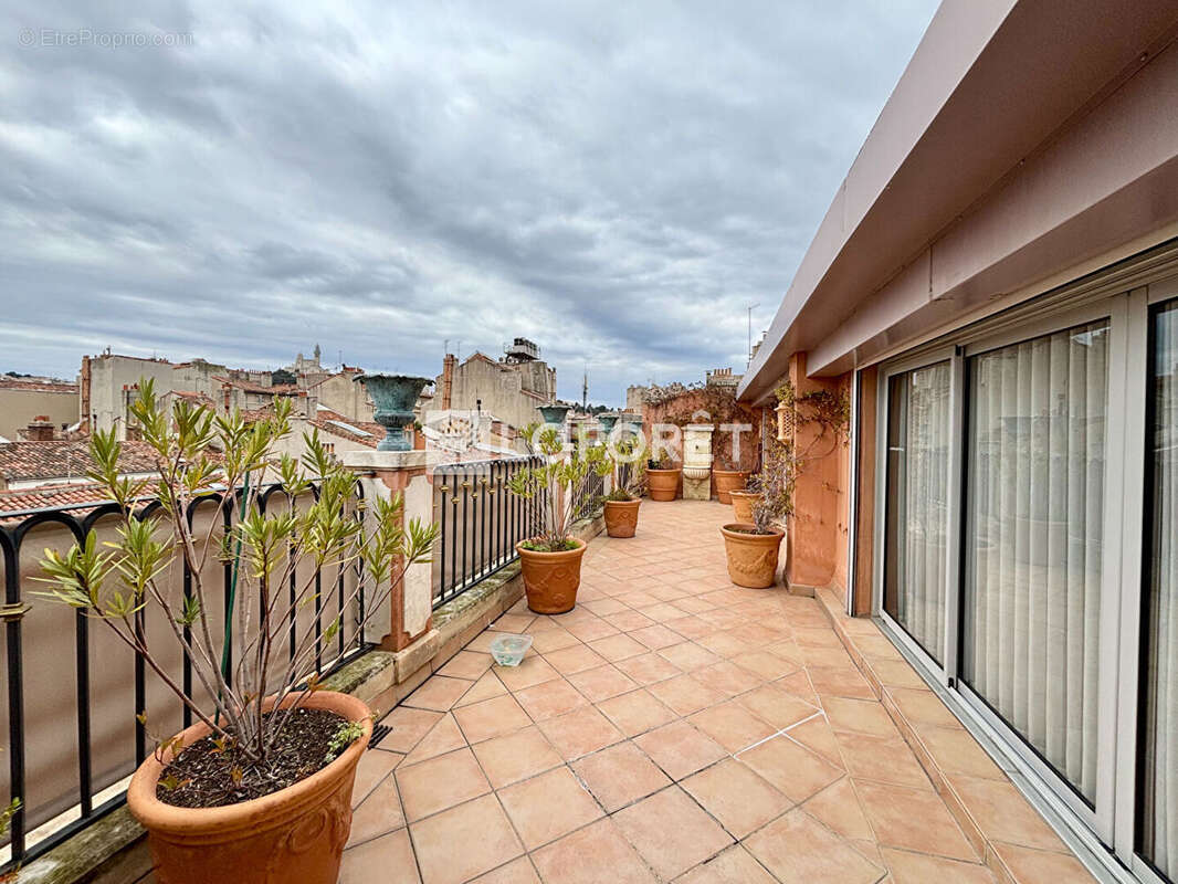 Appartement à MARSEILLE-1E