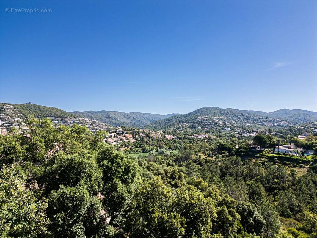 Terrain à LA LONDE-LES-MAURES