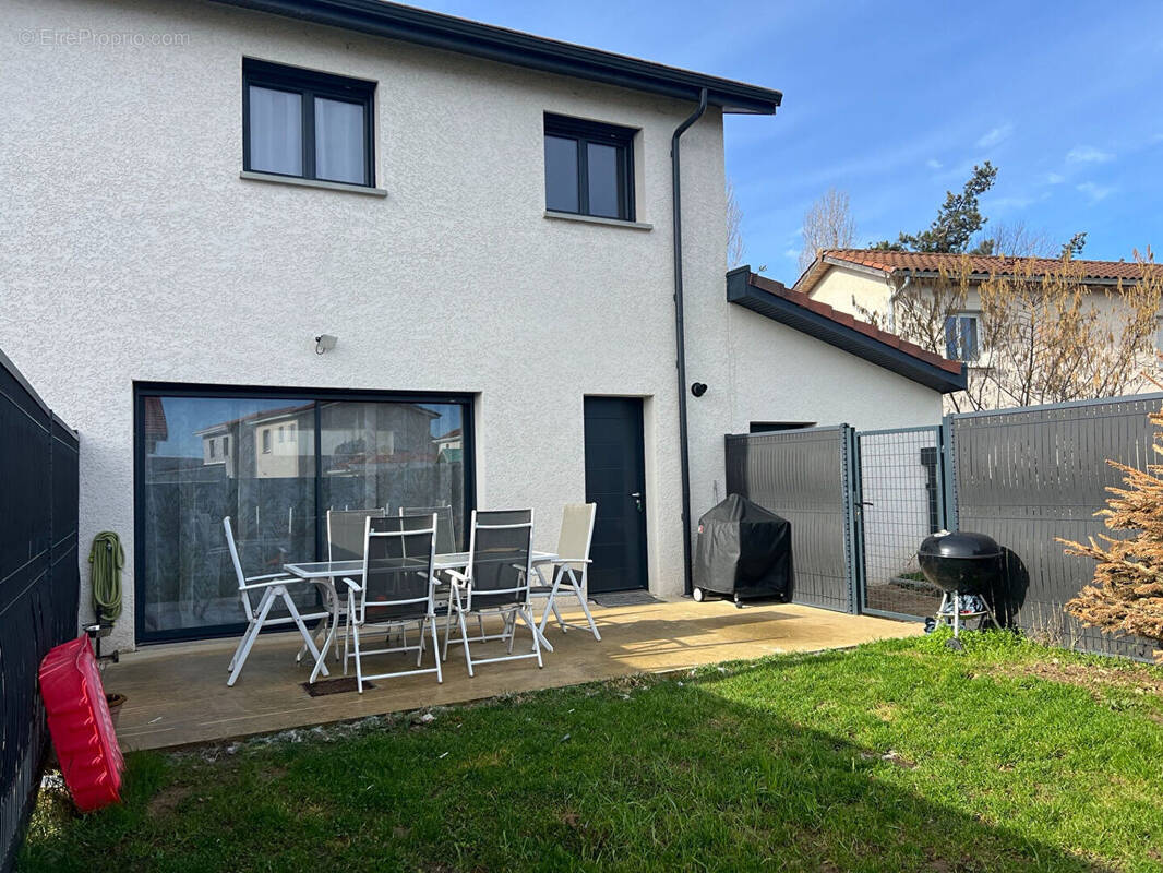 Maison à SAINT-ROMAIN-DE-JALIONAS